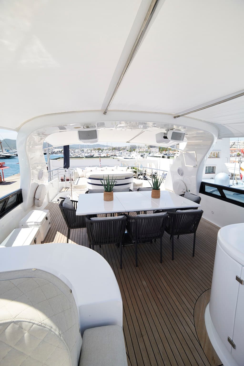 Trabajo de limpieza de barco en Ibiza / Mallorca