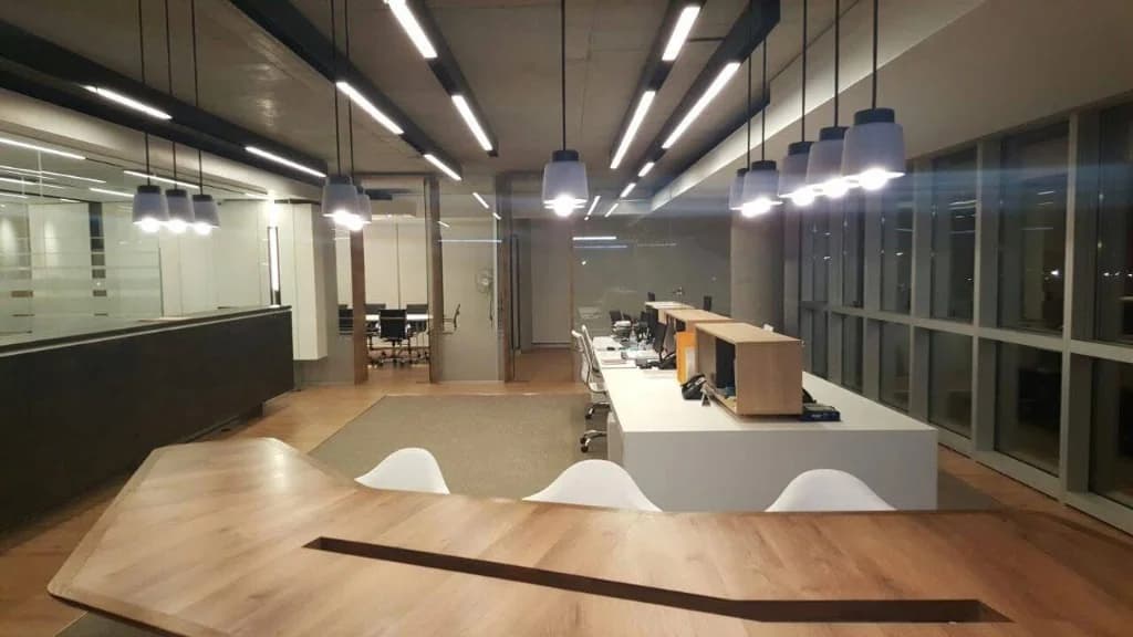 Instalaciones corporativas cuidadas y limpias por Limpiezas Avalon.